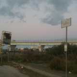 Inquadratura della fermata del bus su Strada Canestrelle (di giorno)