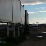 Alcune roulotte nell'accampamento rom del canalone