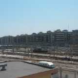 La visuale dalla finestra di una sala riunioni del dopolavoro ferroviario: si possono notare le rotaie, qualche vecchio capannone e un treno in disuso