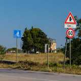 Per visitarla usciamo dalla circonvallazione di Acquaviva per andare a imboccare via Cristoforo Colombo...