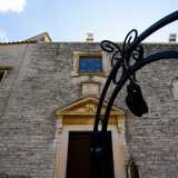...mentre la terza � quella che permette di accedere alla chiesa
