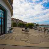 Saliamo ora al primo piano, dove entriamo nella suite presidenziale, un appartamento di 120 metri quadri che comprende una splendida terrazza con pavimentazione in mosaico con vista sull�Adriatico