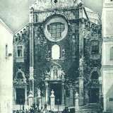 Anche questa zona fu ampiamente rimaneggiata nei restauri degli anni Trenta per �liberarla�, secondo i progettisti, dai fabbricati che la soffocavano. Furono cos� smantellati molte strutture che si addossavano al tempio religioso, tra cui l�Oratorio del Santissimo Sacramento