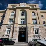 Accediamo ora all�interno della palazzina principale, dove sono situati gli uffici pi� prestigiosi