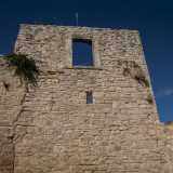 Bruciata e depredata nel 1529, della masseria fortificata rest� in piedi, oltre alla torre quadrangolare a due piani...