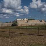 Riprendiamo la statale in direzione Foggia e dopo 1,2 chilometri svoltiamo per l�uscita Giovinazzo Nord/Terlizzi e da qui sulla SP107. Dopo appena 400 metri sulla sinistra scorgiamo fra i terreni coltivati la seconda nostra meta: Torre Rufolo