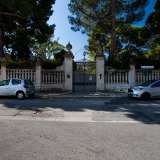 � la descrizione di Villa Anna, edificio ottocentesco che domina il trafficato tratto di via Fanelli compreso tra viale Einaudi e le �Casermette�
