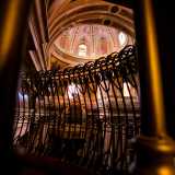 Ne apriamo una e con meraviglia ci ritroviamo all�interno di un balconcino che si affaccia sulla navata di una chiesa, quella di San Domenico: riedificata in stile tardo barocco nel 1794 sulle ceneri di un tempio risalente al X secolo