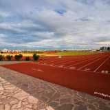 Notevole � poi la pista d�atletica lunga 400 metri, che circonda un campo da calcio regolamentare in erba sintetica