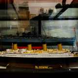Nella sua abitazione � possibile ammirare, tra le altre, copie perfette del Titanic...