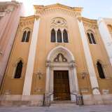 La sua facciata color sabbia emerge oggi al civico 96 e al centro di due edifici, uno dei quali � il convento dei Cappuccini, una struttura donata ai frati nel 1943 che nel 1957 fu anche sede della Curia Provinciale