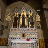...il secondo San Francesco d�Assisi e di fianco Santa Elisabetta d�Ungheria e San Ludovico di Tolosa