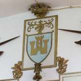 Su tutti balzano all'occhio lo stemma della famiglia De Bellis...