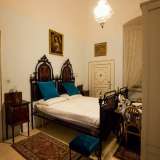 ...una di esse porta alla camera da letto dove il generale piemontese soggiorn�