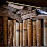 ...raccoglie un centinaio di testi antichi