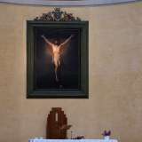 ...il dipinto seicentesco del biscegliese Cesare Fracanzano che immortala un Ges� crocifisso, ma insolitamente privo di ferite e con gli occhi alzati verso il cielo