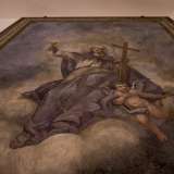 Ci sono poi due tesori �nascosti� soppravvissuti al rogo del 1846. Uno si trova in una stanza ubicata al secondo piano dell�ex monastero: un grande affresco dallo sfondo ceruleo su cui campeggia trionfante la Madonna del Rosario