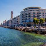 Ci spostiamo ora sul lungomare Nazario Sauro, l� dove ad angolo con piazza Diaz si erge dal 1935 l�iconico Gran Hotel delle Nazioni, soprannominato il �Transatlantico� per via della sua forma