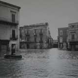 Quest�ultima fu l�epicentro dell�alluvione. Una foto immortala il largo completamente immerso: fuoriescono solo la Fontana della Pigna e la Colonna Infame