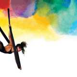 �Di solito la danza aerea la sia fa con cerchi, cinghie o reti: strumenti che io comunque uso. Ma � nell�amaca che ho trovato la mia dimensione ideale...�