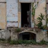 ...che riusciamo a intravedere attraverso degli archi situati sotto un ballatoio di pi� recente fattura