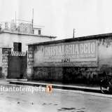 Eppure come detto lo stabile fu molto famoso nel secolo scorso per essere la sede della �Cristalghiaccio�, una delle aziende che produceva quell�elemento indispensabile per rinfrescare acqua, vino, frutta e verdura
