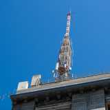Il fabbricato da vent'anni serve solo come contenitore per cavi e computer collegati all�antenna della radiotelefonia che sorge su di esso