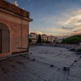L�ultima tappa del nostro viaggio � il torrino, che raggiungiamo attraverso una scalinata in pietra. Da qui abbiamo accesso a una grande terrazza dalla quale � possibile assistere a uno spettacolo incantevole...