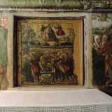 ...e l�Assunzione di Maria in chiave occidentale, con l�ascesa al cielo, e orientale, col giglio