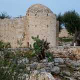 ...visto che lo stile architettonico richiama la forma absidale degli edifici religiosi
