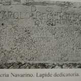 Varchiamo l'entrata centrale, sulla quale fino al 1998 insisteva una targa, trafugata da ignoti, scolpita per ricordare l'esecuzione dei fuorilegge