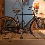 Prima di andar via, Paparella ci fa ammirare il suo terzo gioiello: la Taurus modello 19 Lautal del 1951, acquistata a Milano. Salta subito agli occhi la sua eleganza e �nudit��