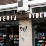 La nostra seconda tappa si trova sempre nel murattiano, in via Marchese di Montrone, ad angolo con via Putignani. Qui si staglia l�entrata della libreria Athena, fondata nel 1971 e specializzata nella vendita di testi antichi o comunque fuori catalogo
