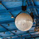 A pendere dal soffitto c�� per� una superstite sfera specchiata sulla quale si riflettevano le luci della discoteca 