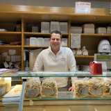 Ad accoglierci � l�attuale proprietario, il 50enne Marco Ancora, che ha ereditato il locale nel 1995