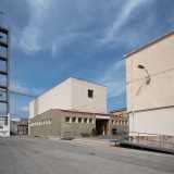 A dominare la visuale c'� il campanile della chiesa Stella Maris, aperta nel 1969. Il suo nome non � casuale, visto che proprio tra queste strade ogni luglio si consuma la processione di Maria Stella del mare