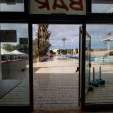 Attraversando il bar (anch�esso in disuso per la pandemia)...
