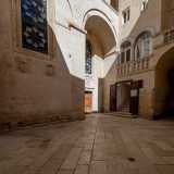 Entriamo quindi in un claustro facente parte del palazzo vescovile...