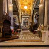 Insieme alla sedia episcopale e al pulpito rappresenta un prezioso lascito dell'arte napoletana dell�intaglio del XVI secolo