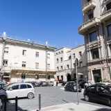 Superiamo la svolta di via Benedetto Petrone, che immette in largo Chiurlia e quindi a Bari Vecchia, per ammirare il tratto successivo del corso