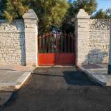 ...segnate dalle parole �Villino� da una parte e �Traversa� dall�altra