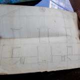 Maria ci mostra il progetto originale. �Lo stile architettonico doveva essere quello neoclassico � afferma �,  ma poi si opt� per una struttura pi� simile a quella tipica delle masserie�