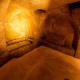 Anche questo sotterraneo nel 700 divenne un sepolcreto, di cui oggi � possibile scorgere le tombe ad arcosolio...