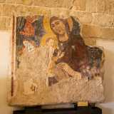 Ed ecco, oltre i tavoli e le librerie, fare subito mostra di s� una lastra litica con un affresco del XIV secolo raffigurante la Madonna col bambino