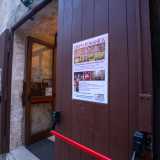 Accediamo a questo mondo sotterraneo da un ingresso laterale del duomo, accompagnati dai responsabili di �Pietre Vive�, associazione che si occupa delle visite al luogo