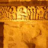 Oltre a un raffinato architrave istoriato che collegava l�edificio all�adiacente chiesa (anch�essa scomparsa) di San Cataldo