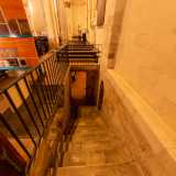 Ma quello che ci interessa � ci� che si cela al di sotto del pavimento. Una scala in pietra ci porta cos� nella cripta di Santa Maria degli Amalfitani, una delle chiese rupestri pi� antiche di Monopoli