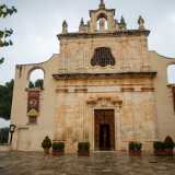 Siamo dunque in via Beato Giacomo, strada su cui staglia l�omonimo monastero
