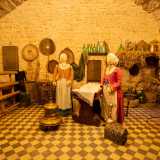 Questa sala � anche il luogo dove viene rappresentata la Grotta della Nativit� del presepe vivente, messo su durante il periodo natalizio da attori che interpretano dal vivo gli antichi mestieri. Sono visibili due statue ai fianchi di una culla in legno a raffigurare la Sacra Famiglia