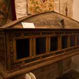La prima, datata 1587 e realizzata in legno di abete, fu un dono del nobile Francesco Carafa, come si pu� evincere dalle lettere riportate sul fianco della cassa